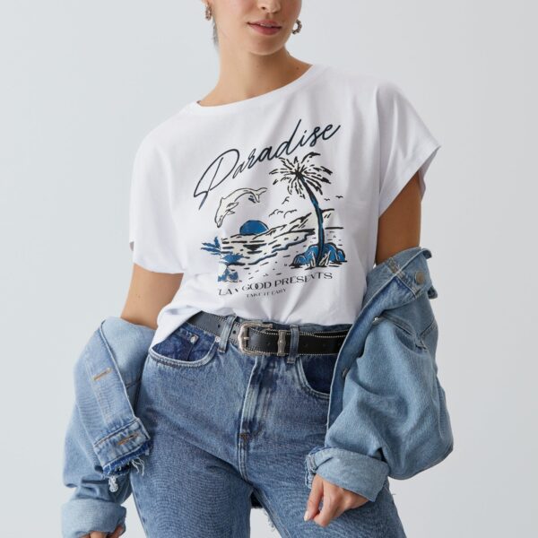 T-shirt Ampla Curta e Estampada - Branco