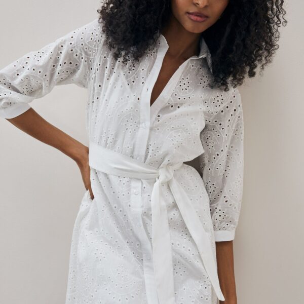 Vestido Curto com Ombro Deslocado e Gola de Camisa - Branco